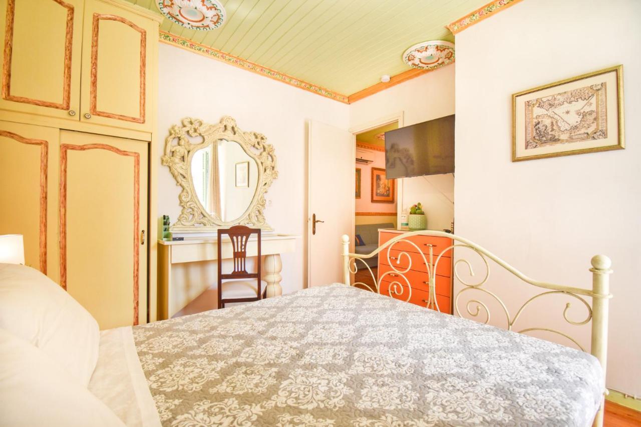 Venetian Well Gallery Apartment In Corfu Old Town Екстер'єр фото