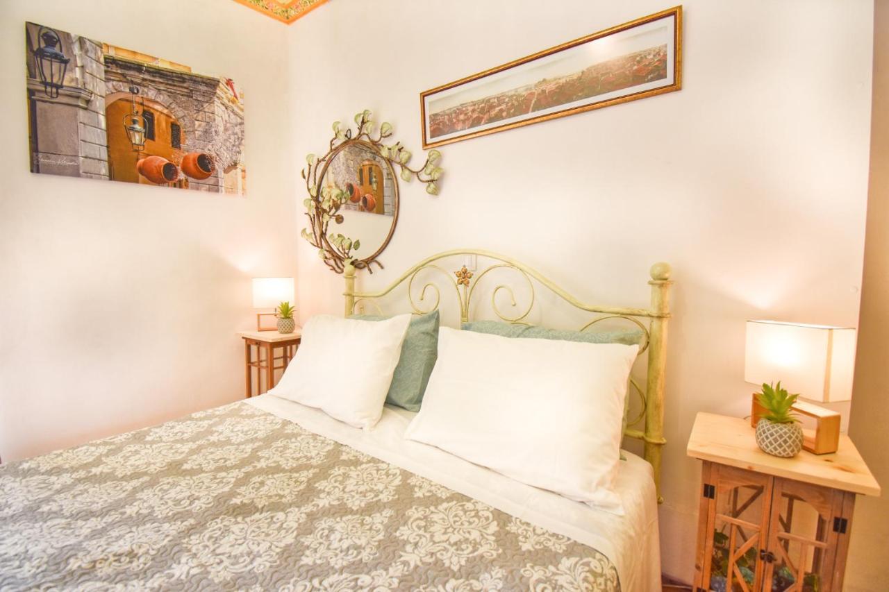 Venetian Well Gallery Apartment In Corfu Old Town Екстер'єр фото